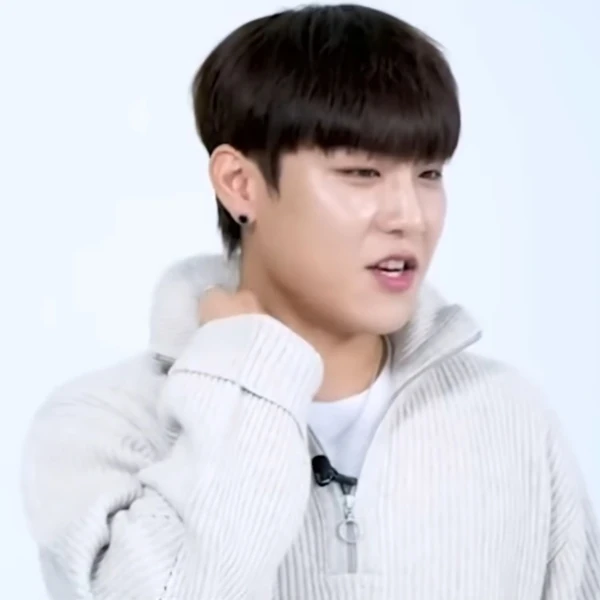 Foto Populer Penuh Cinta untuk Park Woojin (AB6IX)