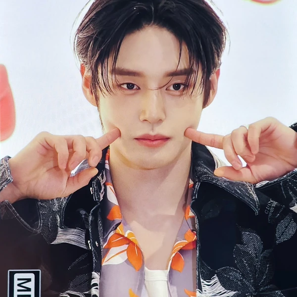 充满粉丝爱意的金地雄 (ZEROBASEONE)人气照片