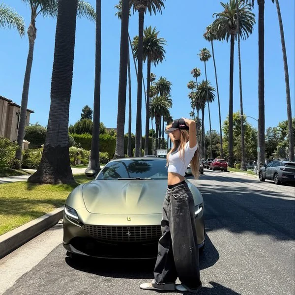 리사 (BLACKPINK) 팬심 가득한 인기 사진