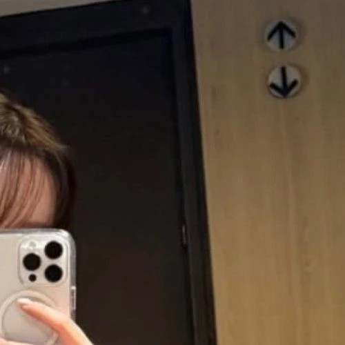 Today's Most Loved Chloe (cignature)