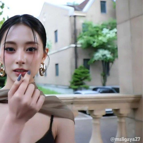 Foto Populer Penuh Cinta untuk Tzuyu (TWICE)