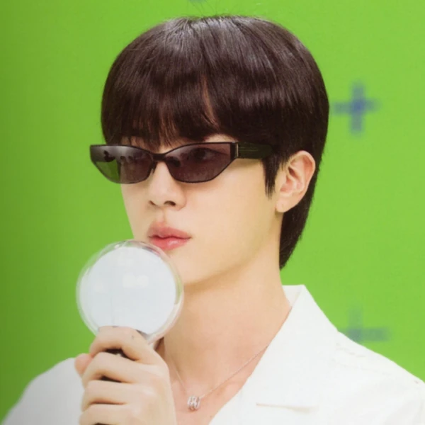 Foto Populer Penuh Cinta untuk Jin (BTS)