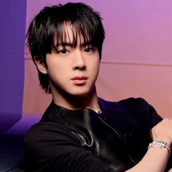 Foto Populer Penuh Cinta untuk Jin (BTS)