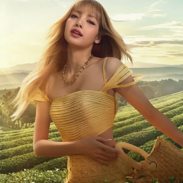 Penampilan Lisa (BLACKPINK) yang Paling Dicintai Hari Ini