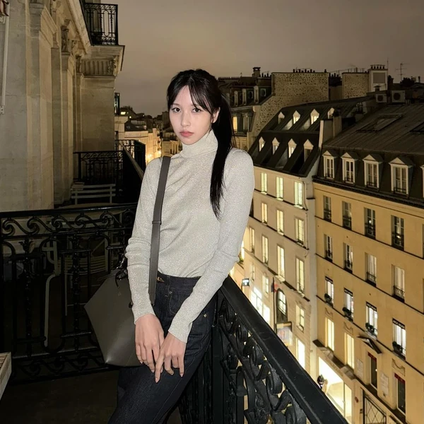 Foto Populer Penuh Cinta untuk Mina (TWICE)