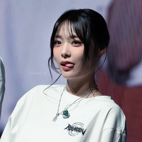 Top Photo Full of Siyeon (QWER) Love