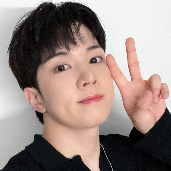 Top Photo Full of Yoo Hweseung (N.Flying) Love