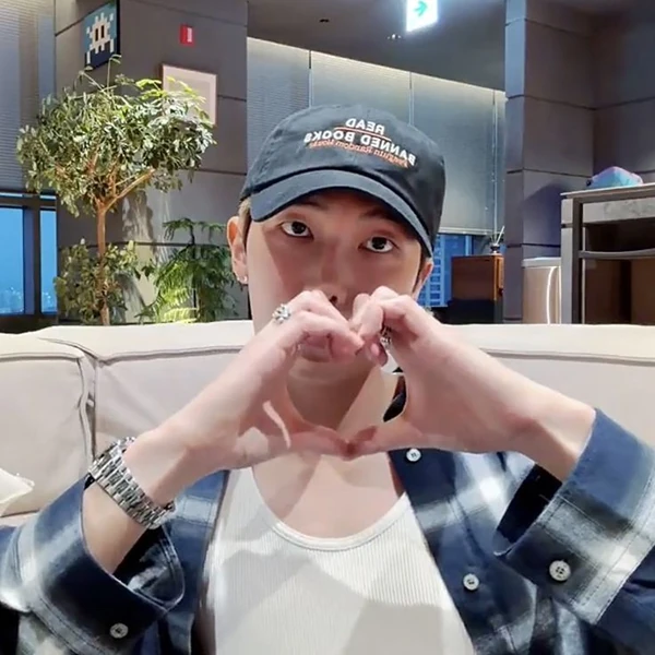 RM (방탄소년단)의 매력을 담은 최애돌 대표 사진