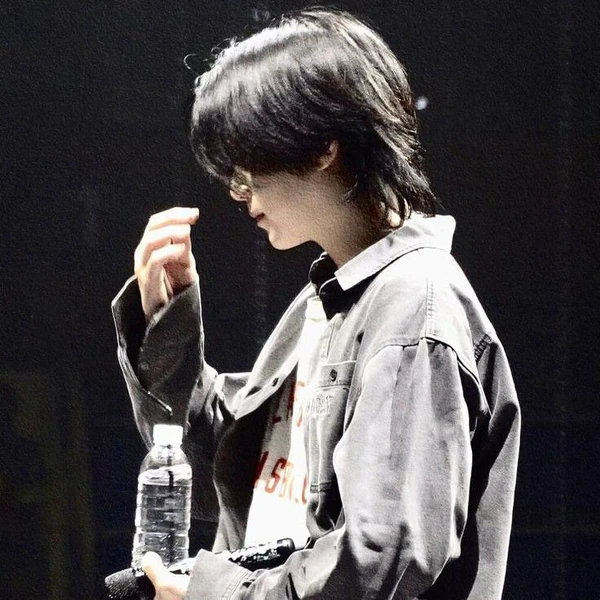 Penampilan SUGA (BTS) yang Paling Dicintai Hari Ini