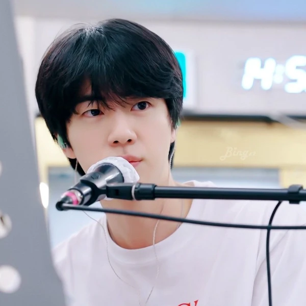 팬들이 뽑은 진 (방탄소년단) 최고의 순간