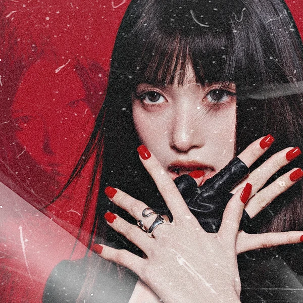 Signature photo of Leeseo (IVE) capturing their charm