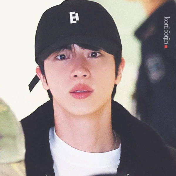 Foto Populer Penuh Cinta untuk Jin (BTS)