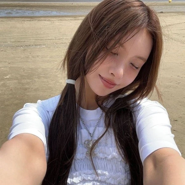 Shining profile picture of 윤아 (아일릿) on today's Choeaedol