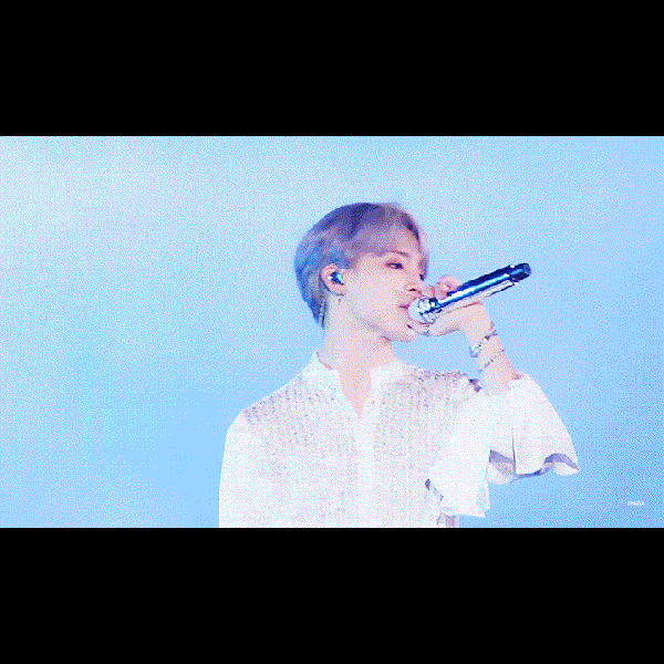 오늘 가장 사랑받은 지민 (방탄소년단)의 모습