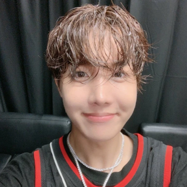 Penampilan j-hope (BTS) yang Paling Dicintai Hari Ini