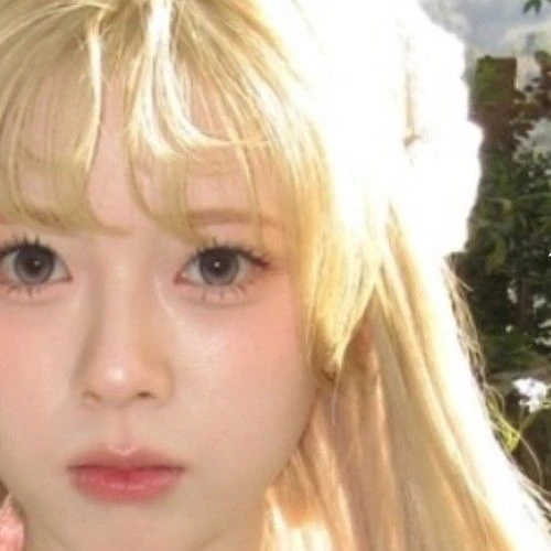 Signature photo of Riku (NiziU) capturing their charm