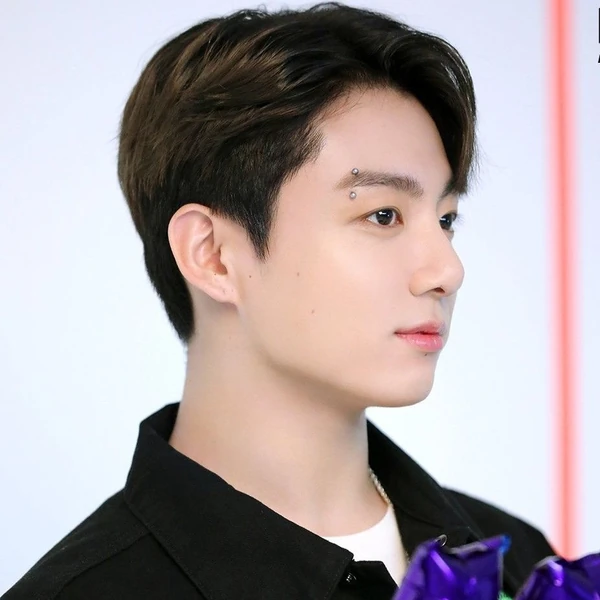 Foto perwakilan Jungkook (BTS) yang penuh pesona