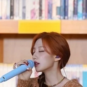 Top Photo Full of Jeong Yein (Lovelyz) Love