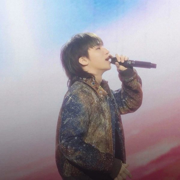 Signature photo of Daesung (BIGBANG) capturing their charm