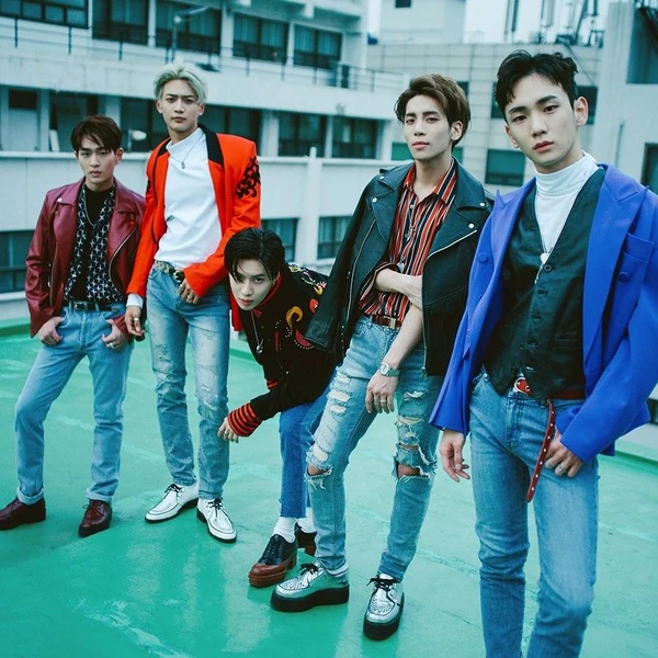 Today's Most Loved SHINee