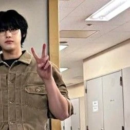 Penampilan WEi yang Paling Dicintai Hari Ini