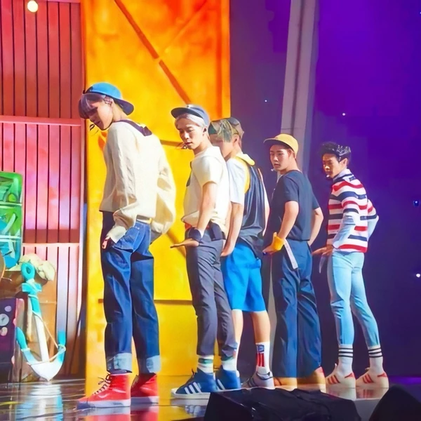 充满粉丝爱意的SHINee人气照片