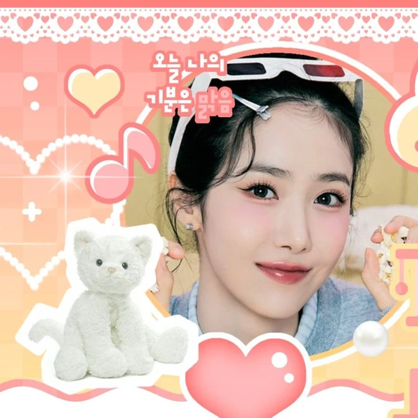 Signature photo of VIVIZ capturing their charm