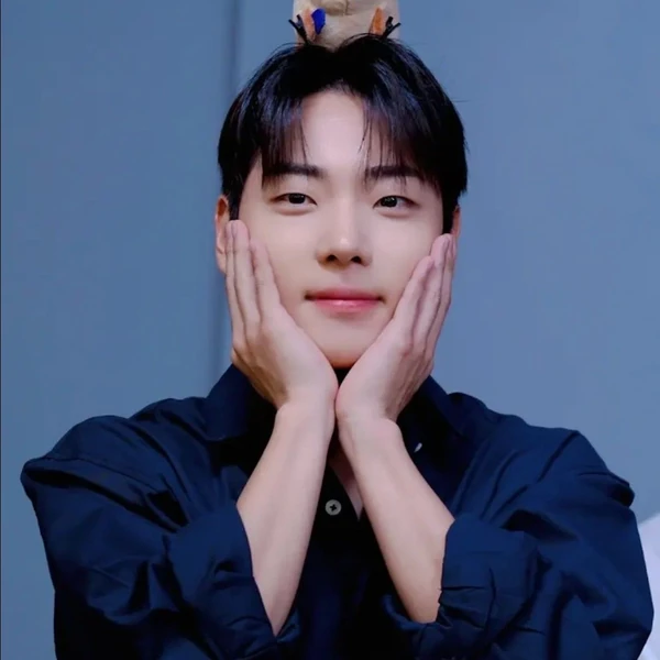 Top Photo Full of E-TION (ONF) Love