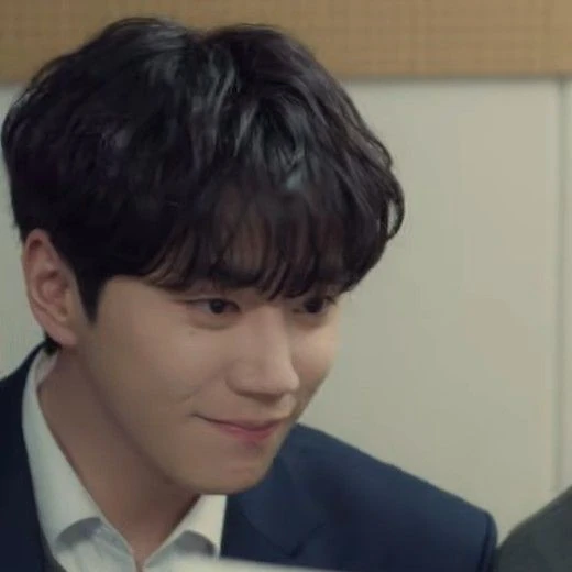 Shining profile picture of 李浚荣 on today's Choeaedol