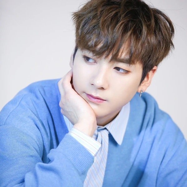 Top Photo Full of Aron Love