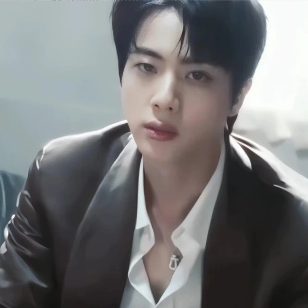 오늘 가장 사랑받은 진 (방탄소년단)의 모습