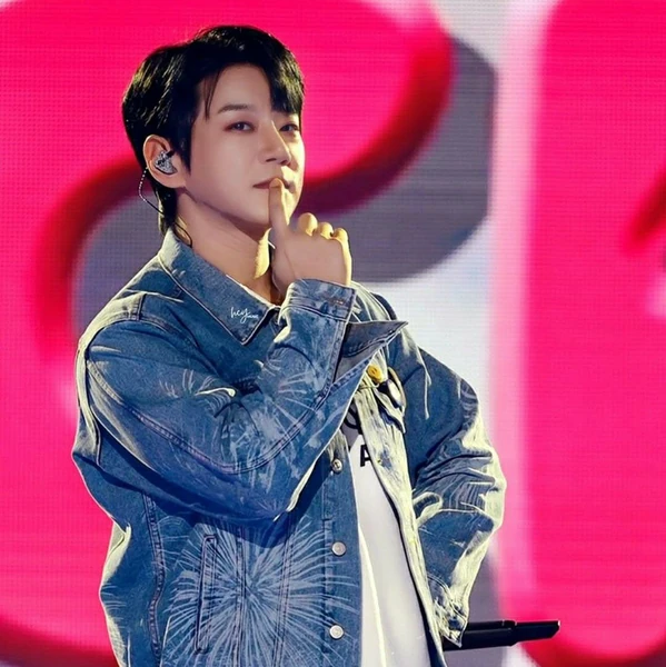 Foto Populer Penuh Cinta untuk Hwang Chiyeol