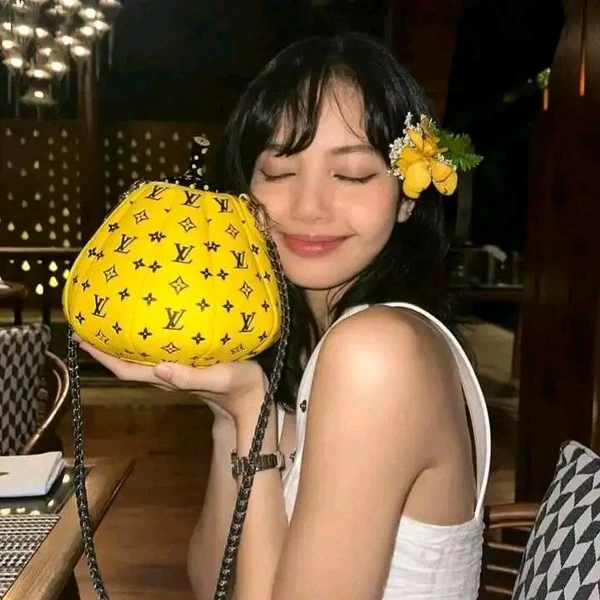 리사 (BLACKPINK) 팬심 가득한 인기 사진