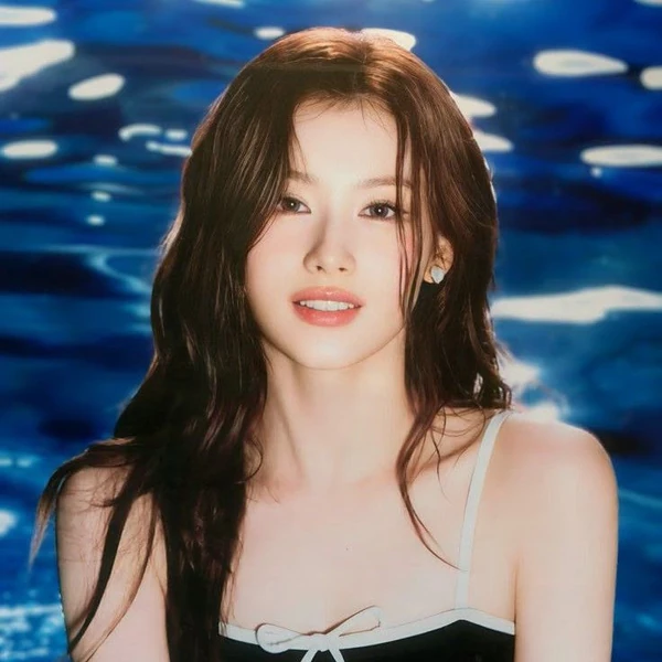 Penampilan Sana (TWICE) yang Paling Dicintai Hari Ini