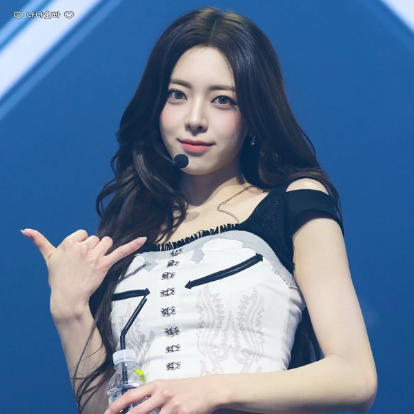 今天最受喜爱的有娜 (ITZY)