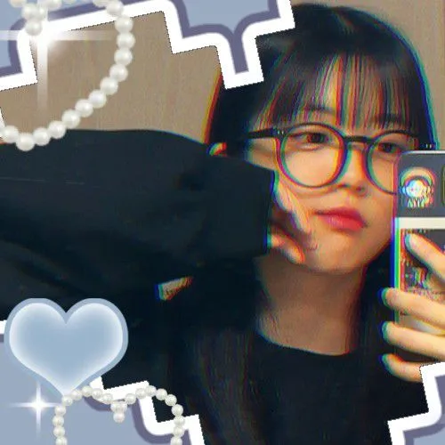 Signature photo of Ji Suyeon capturing their charm