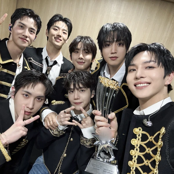 Top Photo Full of Hongseok (PENTAGON) Love