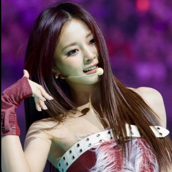 오늘 가장 사랑받은 쯔위 (TWICE)의 모습