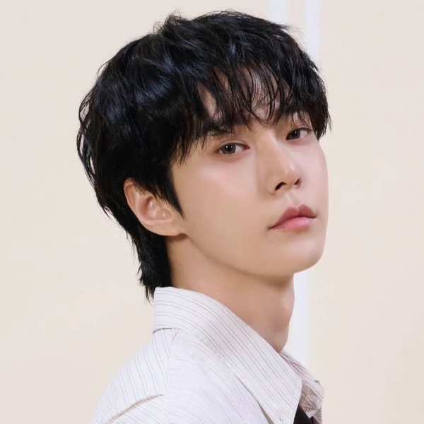 Penampilan Doyoung (NCT 127) yang Paling Dicintai Hari Ini