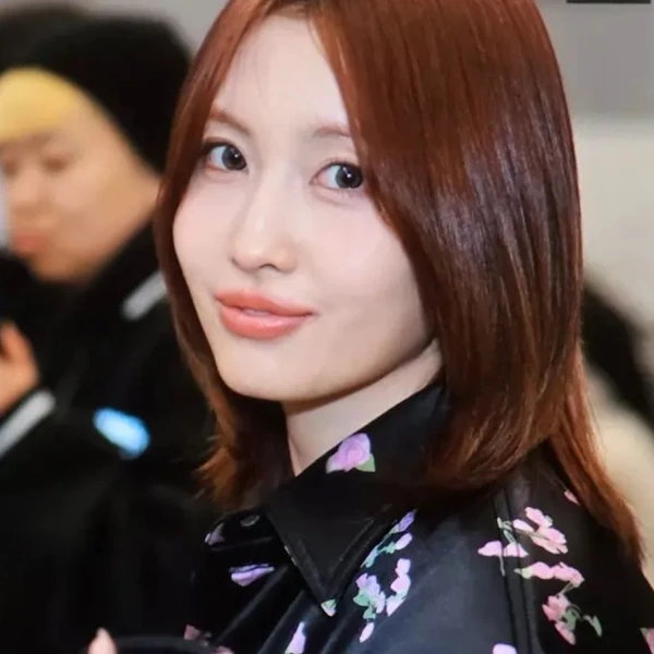 今天最受喜爱的Momo (TWICE)