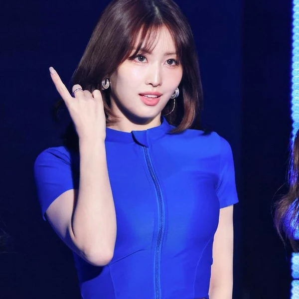 今天最受喜爱的Momo (TWICE)