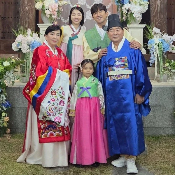 Signature photo of Lee Minwoo (SHINHWA) capturing their charm