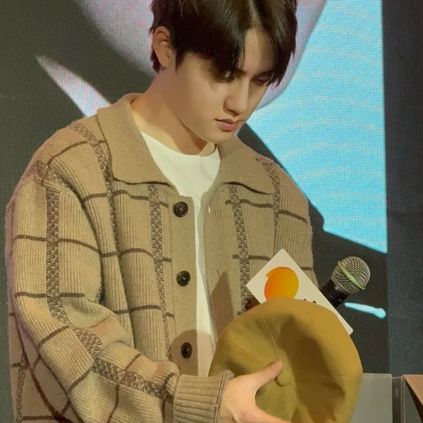 今日最受喜愛的D.O. (EXO)