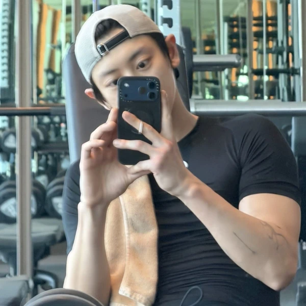 今日最受喜愛的燦烈 (EXO)