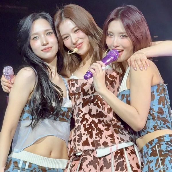 오늘 가장 사랑받은 미나 (TWICE)의 모습