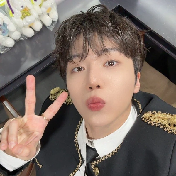 Today's Most Loved Jinho (PENTAGON)