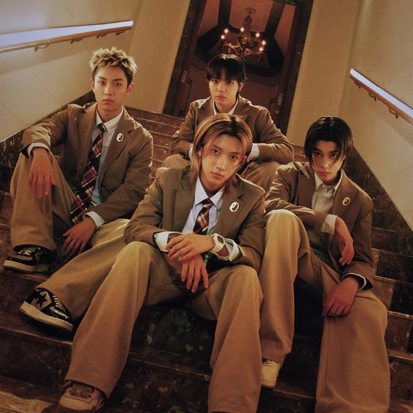 Signature photo of LNGSHOT capturing their charm