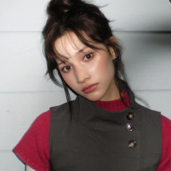 Signature photo of Huening Bahiyyih (Kep1er) capturing their charm