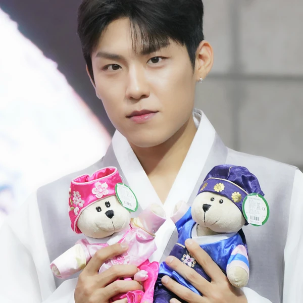 Today's Most Loved Park Woojin (AB6IX)