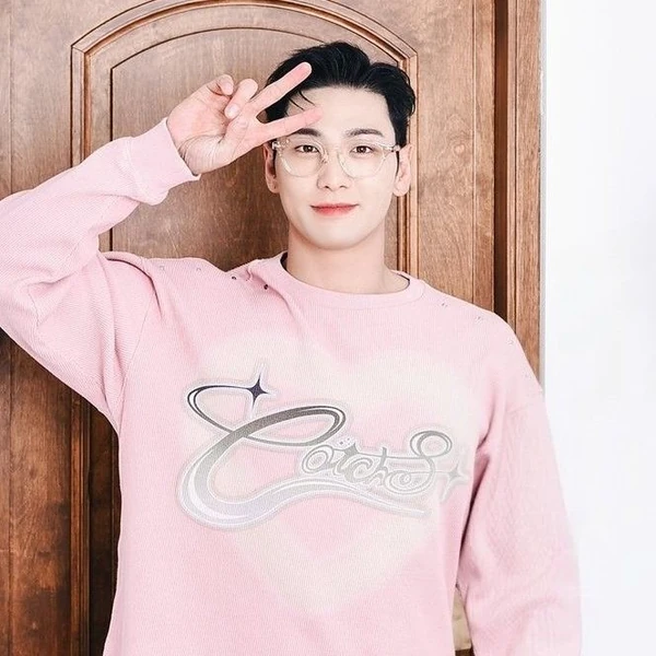 Top Photo Full of Baekho Love